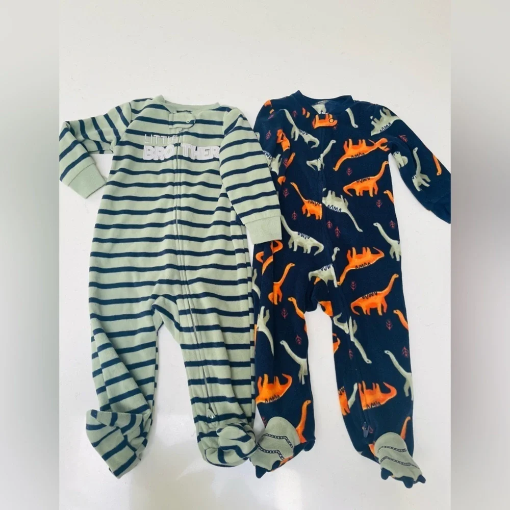 Bandle 4 Footed sleeper 2 Carter’s Pajamas 6-9months
2 Footed sleeper 6M Hurley - Picture 1 of 13